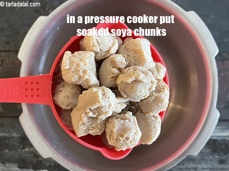 Step 13 – In a pressure cooker put&nbsp;<meta charset="UTF-8" />soaked&nbsp;<a href="glossary-soy-chunks-soy-nuggets-soya-chunks-soya-nuggets-619i">soya chunks (nuggets)</a>.