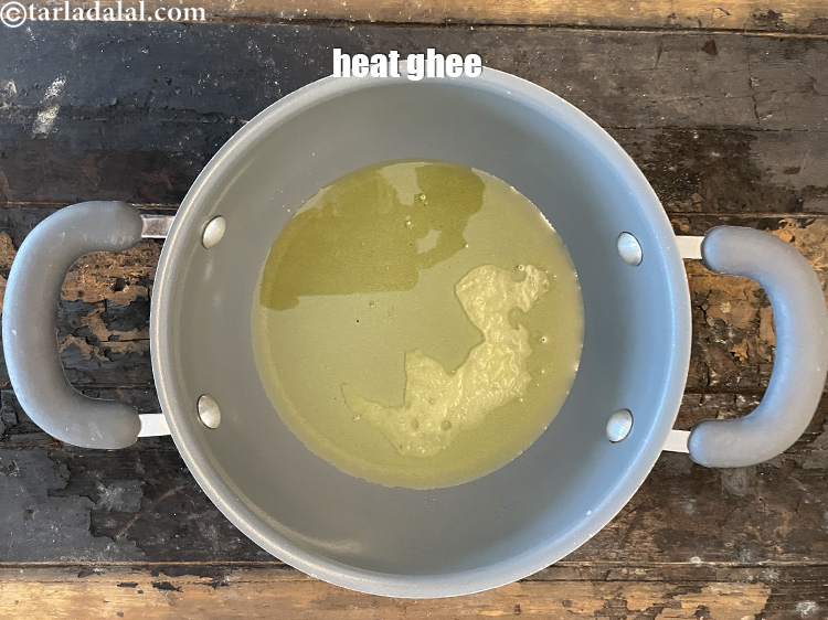 स्टेप 47 – एक चौड़े नॉन-स्टिक पॅन में ३ १/२ टेबल-स्पून घी गरम …