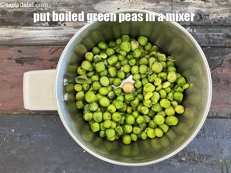 Step 3 – In a blender put&nbsp;<meta charset="UTF-8" />3/4 cup&nbsp;<a href="glossary-boiled-green-peas-1078i">boiled green peas</a>.