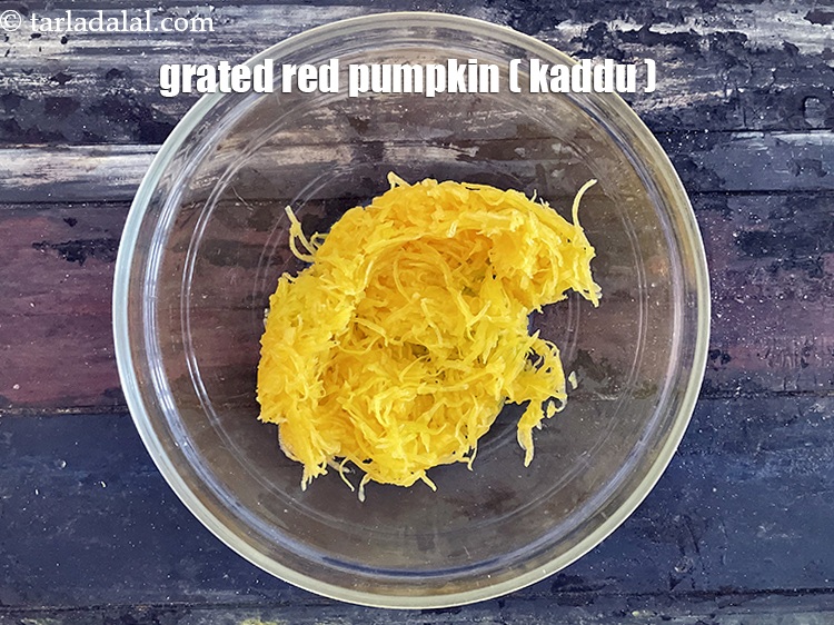 Step 6 – In a deep bowl put&nbsp;<meta charset="UTF-8" />3/4 cup&nbsp;<a href="glossary-grated-red-pumpkin-1084i">grated red pumpkin</a>&nbsp;(kaddu).