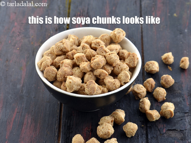 स्टेप 3 – <a href=""https://www.tarladalal.com/glossary-soy-chunks-soy-nuggets-soya-chunks-soya-nuggets-hindi-619i"">सोया चन्कस्</a>&nbsp;कुछ इस तरह&nbsp;&nbsp;दिखता है।