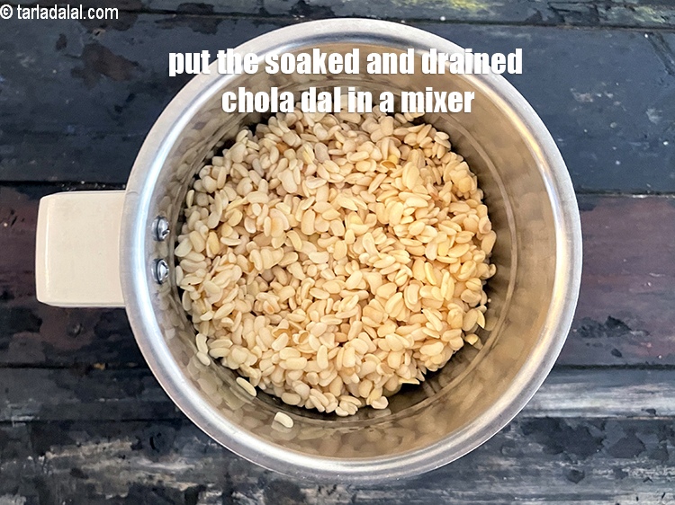स्टेप 9 – छोला दाल पानकी बनाने के लिए भीगी हुई छोला दाल …
