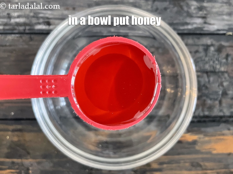 Step 5 – In a glass bowl put&nbsp;<meta charset="UTF-8" /><meta charset="UTF-8" />1 tbsp&nbsp;<a href="glossary-honey-467i">honey</a>.