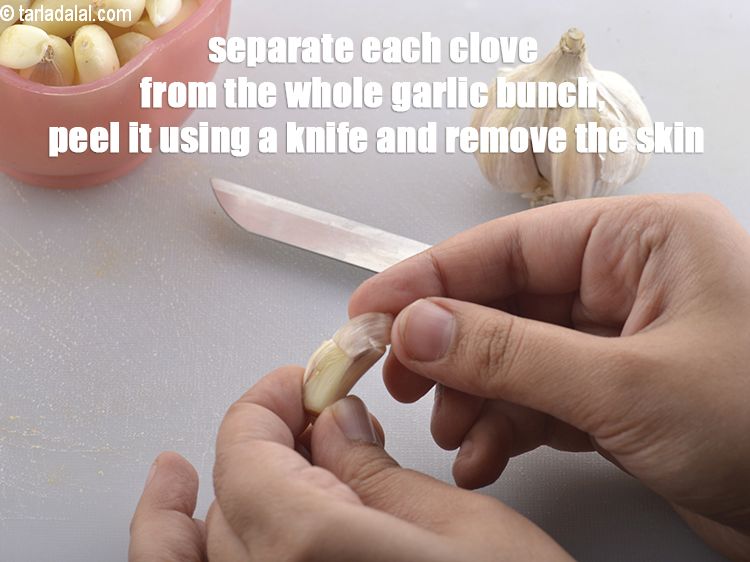 Step 3 – <meta charset="UTF-8" />To make the geela&nbsp;<strong>lahsun ki chutney recipe</strong>&nbsp; separate each clove from the whole …