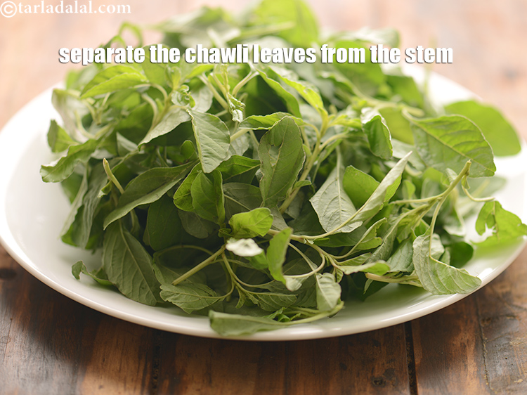 Step 27 – Separate the <a href="https://www.tarladalal.com/glossary-green-chawli-leaves-cow-peas-leaves-chawli-ke-patte-amaranth-leaves-191i#ing_2048" target="_blank">chawli leaves</a> from the stem. Discard the stems.