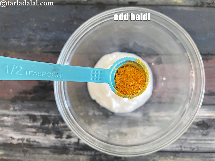 Step 4 – <meta charset="UTF-8" />Add&nbsp;1/4 tsp&nbsp;<a href="glossary-turmeric-powder-haldi-645i">turmeric powder (haldi)</a>.&nbsp;