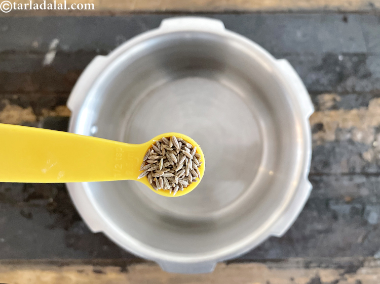 Step 19 – Add&nbsp;<meta charset="UTF-8" />1/2 tsp&nbsp;<a href="glossary-cumin-seeds-jeera-zeera-381i">cumin seeds (jeera)</a>.