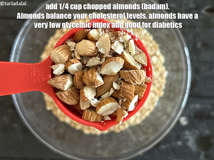 स्टेप 6 – १/४ कप&nbsp;<a href=""https://www.tarladalal.com/glossary-chopped-almonds-hindi-865i"">कटे हुए बादाम</a>&nbsp;डालें।&nbsp;बादाम आपके&nbsp;&nbsp;<a href=""https://www.tarladalal.com/recipes-for-low-cholesterol--in-hindi-language-380"" target=""_blank"">कोलेस्ट्रॉल</a> के&nbsp;&nbsp;स्तर को …