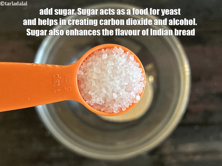 स्टेप 4 – १ टी-स्पून&nbsp;<a href=""https://www.tarladalal.com/glossary-sugar-chini-shakkar-hindi-278i"">चीनी</a>&nbsp;डालें।&nbsp;नान बनाने में चीनी की कई भूमिकाएँ होती …