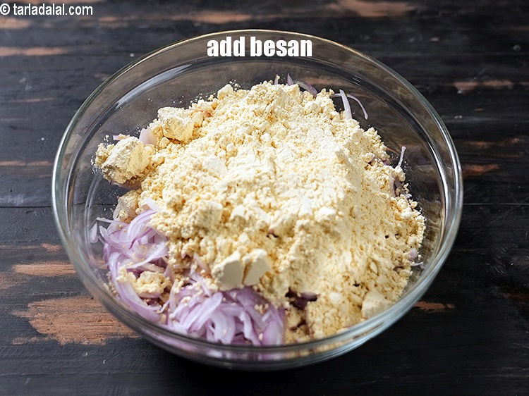 Step 4 – Add 1 cup besan.