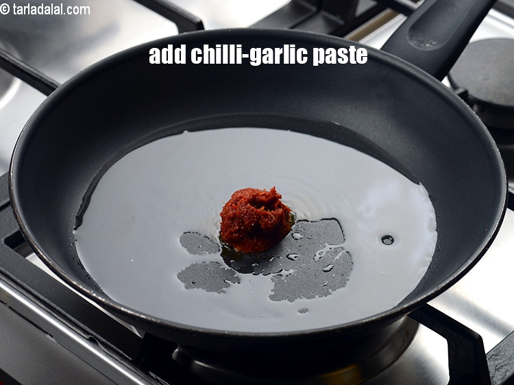 Step 4 – Add 1 tbsp chilli-garlic paste.