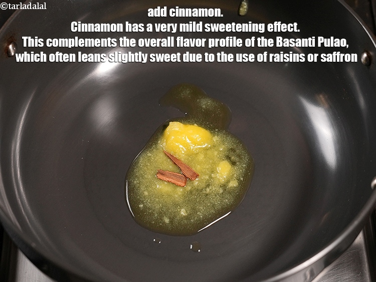 स्टेप 4 – १&nbsp;इंच&nbsp;<a href=""https://www.tarladalal.com/glossary-cinnamon-dalchini-hindi-346i"">दालचीनी</a>&nbsp;डालें । दालचीनी का मीठापन बहुत हल्का होता है। …