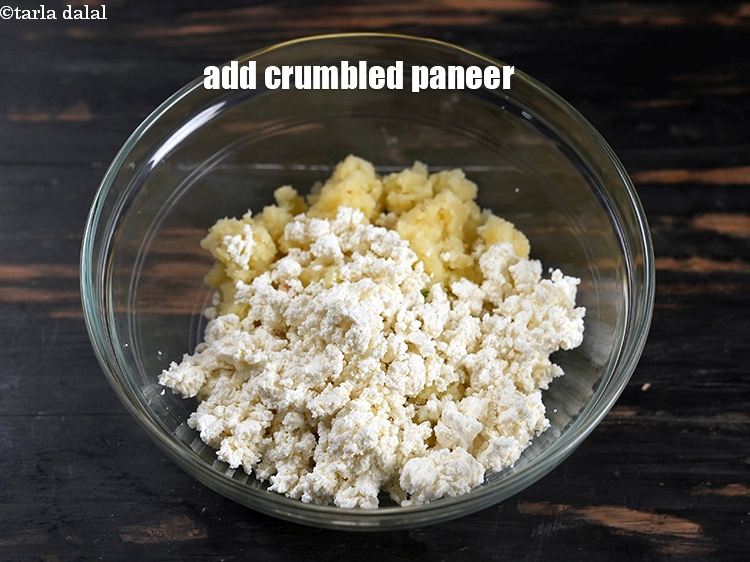 Step 4 – Add &frac12; cup <a href="https://www.tarladalal.com/glossary-crumbled-paneer-997i">crumbled paneer (cottage cheese)</a>.