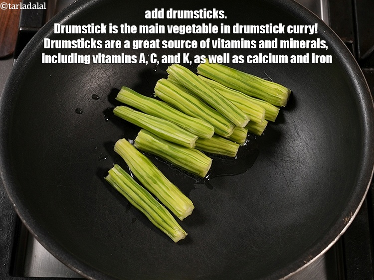 स्टेप 4 – 1 कप&nbsp;<a href=""https://www.tarladalal.com/glossary-drumstick-saijan-ki-phalli-hindi-395i"">सहजन की फल्ली</a>&nbsp;डालें। ड्रमस्टिक करी में ड्रमस्टिक मुख्य …