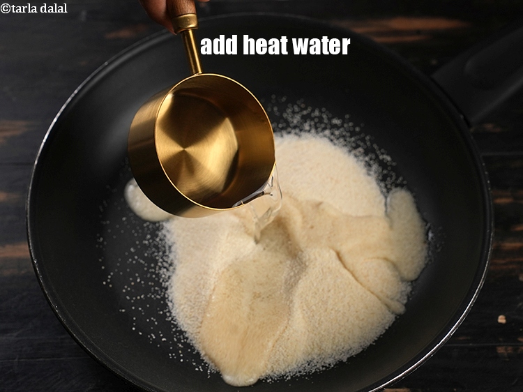 स्टेप 4 – &frac34; कप पानी गरम करें।