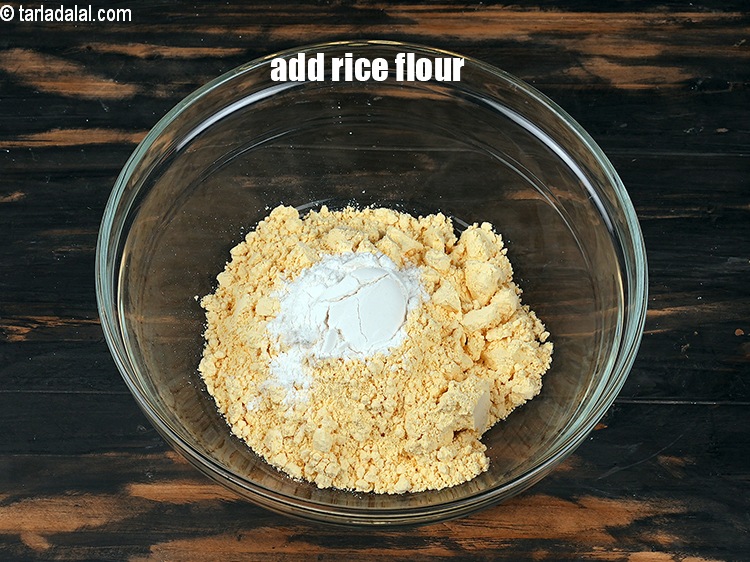 Step 5 – Add 1 tbsp&nbsp;<a href="https://www.tarladalal.com/glossary-rice-flour-chawal-ka-atta-534i">rice flour (chawal ka atta)</a>.