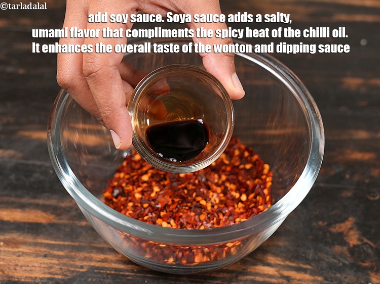स्टेप 4 – १/२ टी-स्पून&nbsp;<a href=""https://www.tarladalal.com/glossary-soy-sauce-soya-sauce-hindi-864i"">सोया सॉस</a>&nbsp;डालें। सोया सॉस एक नमकीन, उमामी स्वाद …