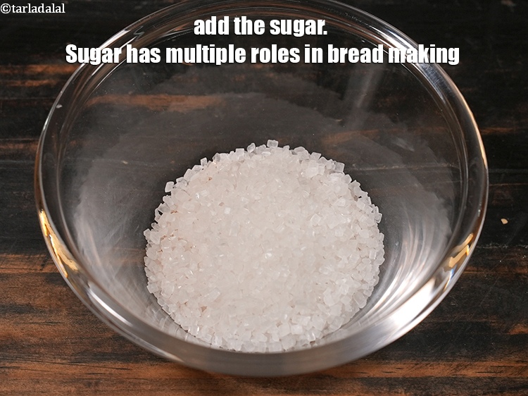 स्टेप 3 – शक्कर डालें। ब्रेड बनाने में शक्कर की कई भूमिकाएँ होती …