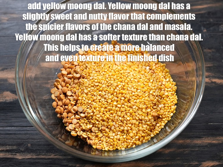स्टेप 4 – १/४ कप&nbsp;<a href=""https://www.tarladalal.com/glossary-yellow-moong-dal-split-yellow-gram-peeli-moong-dal-hindi-488i"">पीली मूंग दाल</a>&nbsp;डालें।