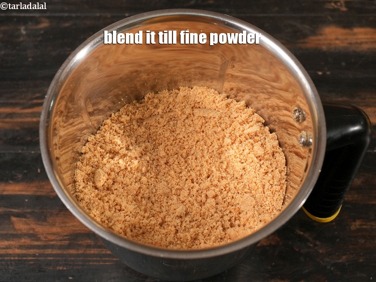 स्टेप 4 – इसे बारीक पाउडर होने तक पीस लें।