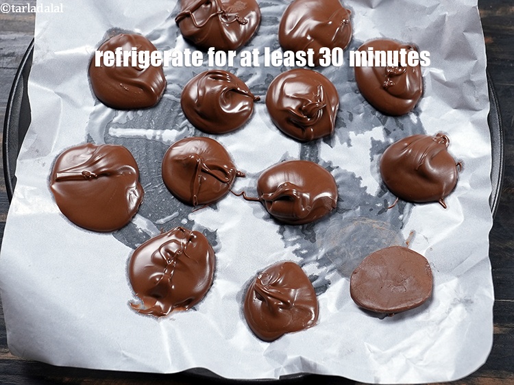 Step 4 – Keep it refrigerated for at least 30 minutes or till the nutella is firm.