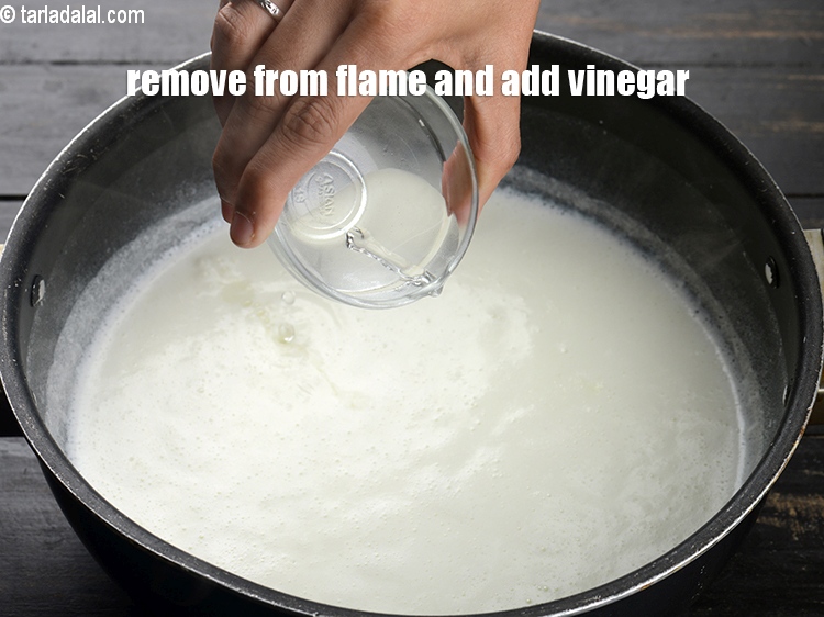 Step 4 – Remove from the flame and add 1 tbsp vinegar.