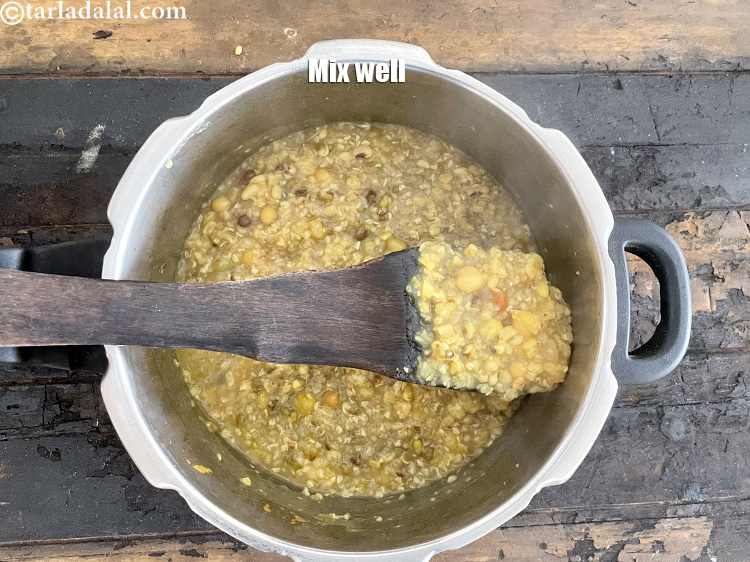 स्टेप 34 – <strong>कुट्टू स्प्राउट्स खिचड़ी की रेसिपी&nbsp;|&nbsp;कुट्टू और अंकुरित दाने की खिचड़ी&nbsp;|&nbsp;हेल्दी …