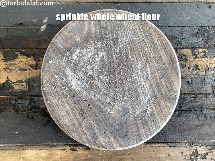 स्टेप 49 – <strong>ओपन </strong><strong>मूली पालक पराठा रेसिपी&nbsp;</strong>बनाने के लिए<strong> | मूली पालक …