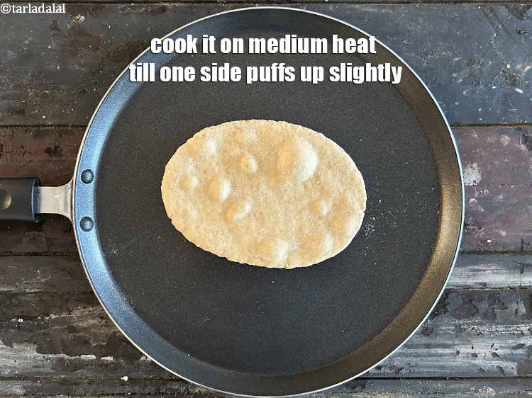 स्टेप 22 – इसे मध्यम आंच पर तब तक पकाएं जब तक कि …