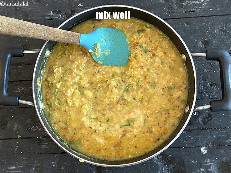 Step 28 – Mix&nbsp;<strong>Indian style kabuli chana dal&nbsp;</strong>well.
