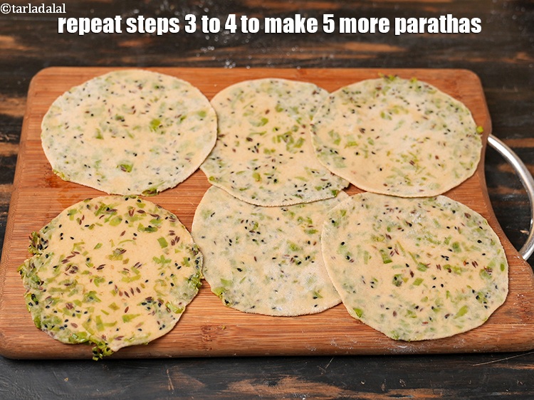 Step 23 – Repeat steps 3 to 4 to make 5 more parathas.