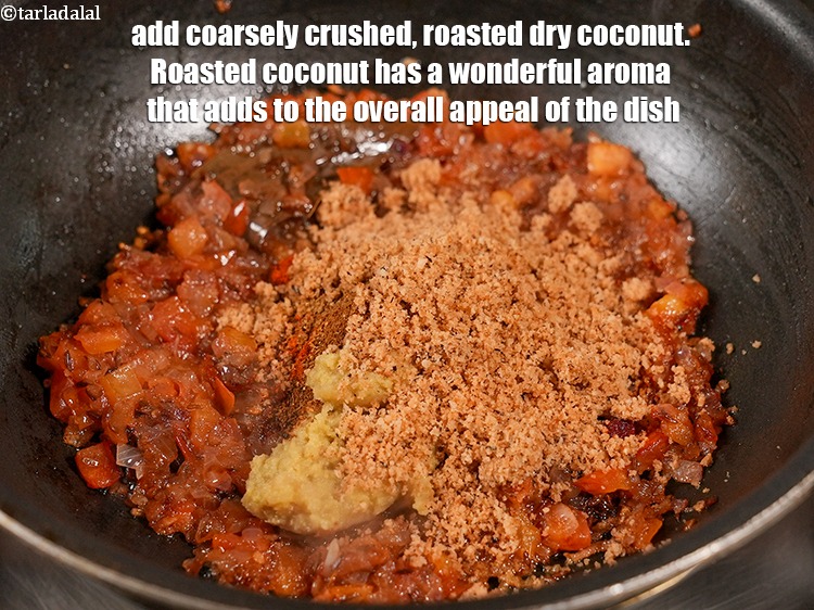 स्टेप 22 – १/४ कप&nbsp;दरदरा पिसा हुआ , भुना हुआ&nbsp;<a href=""https://www.tarladalal.com/glossary-dry-coconut-kopra-hindi-270i"">सूखा नारियल</a>&nbsp;डालें। भुने …