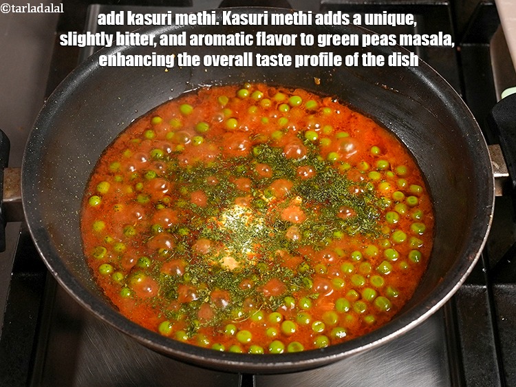 स्टेप 22 – <p>१/२ टेबल-स्पून&nbsp;<a href="">कसूरी मेथी</a> (कसूरी मेथी) डालें। कसूरी मेथी हरी …