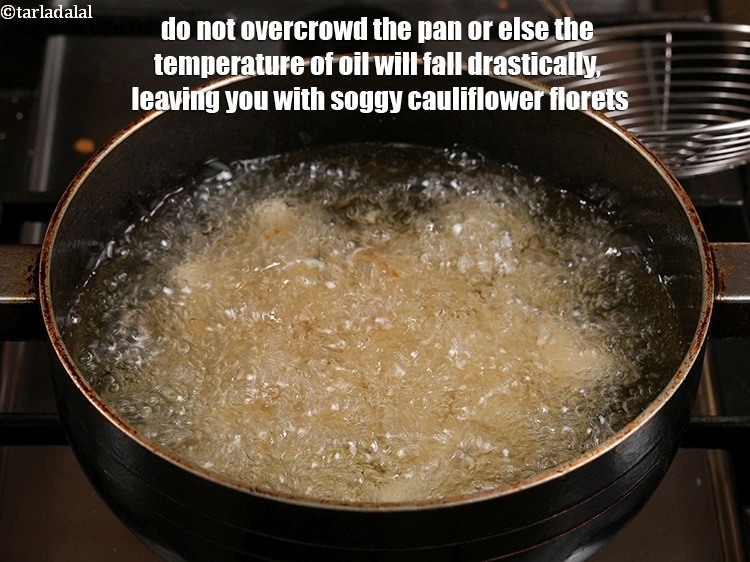 स्टेप 20 – पैन को बहुत अधिक भरे नहीं वरना तेल का तापमान …