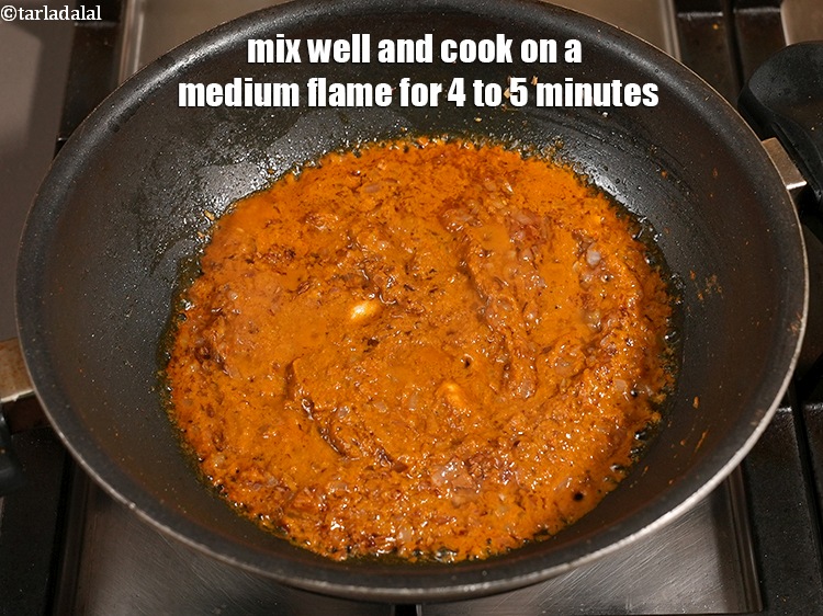 स्टेप 22 – अच्छी तरह मिलाएं और मध्यम आंच पर 4 से 5 …