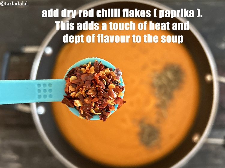 स्टेप 23 – १/२ टी-स्पून&nbsp;<a href=""https://www.tarladalal.com/glossary-dry-red-chilli-flakes-paprika-hindi-338i"">सूखी लाल मिर्च के फ्लैक्स्</a>&nbsp;डालें।