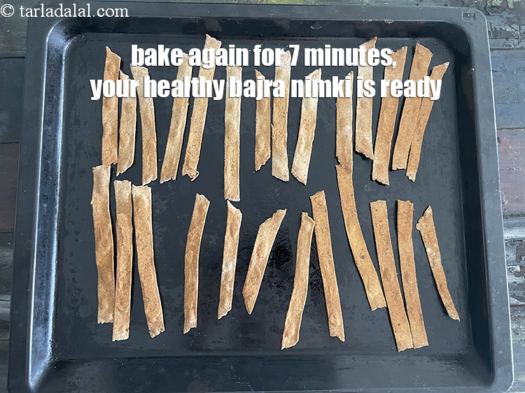 Step 23 – <meta charset="UTF-8" /> Bake again for 7&nbsp;minutes. Your&nbsp;<strong>eggless bajra nimki&nbsp;sticks</strong>&nbsp;are ready.&nbsp;