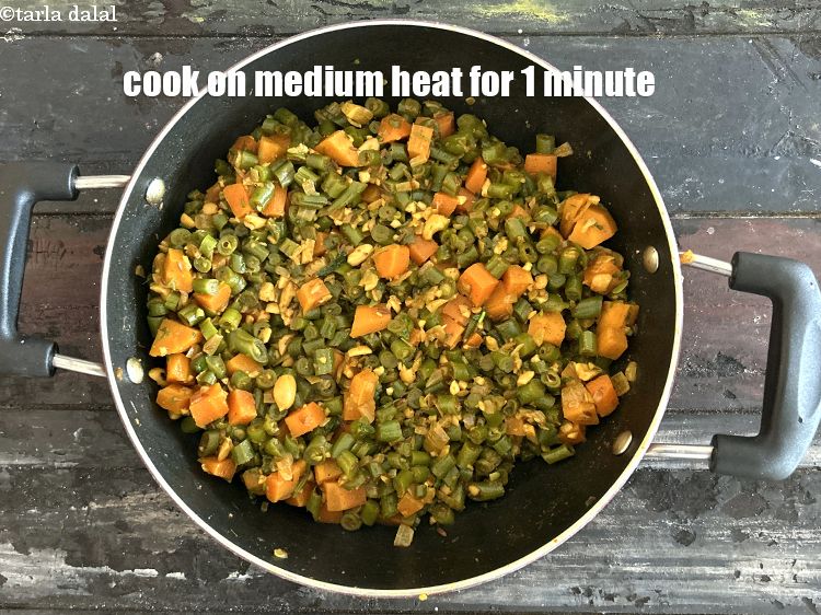 Step 24 – <meta charset="UTF-8" /> Cook on medium heat for 1 minute.
