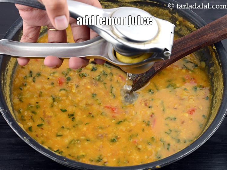 Step 22 – Add 1 tsp&nbsp;<a href="https://www.tarladalal.com/glossary-lemon-juice-numbi-ka-ras-nimbu-ka-juice-471i">lemon juice</a>.&nbsp;