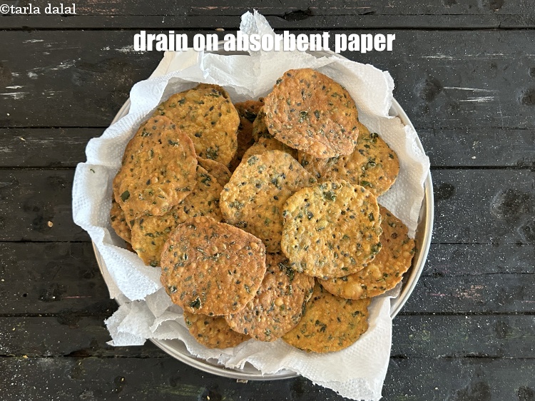 Step 22 – Drain <strong>hariyali soya puris</strong>&nbsp;on an absorbent paper. Cool.