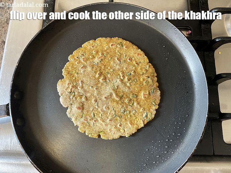 Step 28 – <meta charset="UTF-8" />Flip and cook the&nbsp;<strong>Khakhra</strong>&nbsp;on the other side.&nbsp;