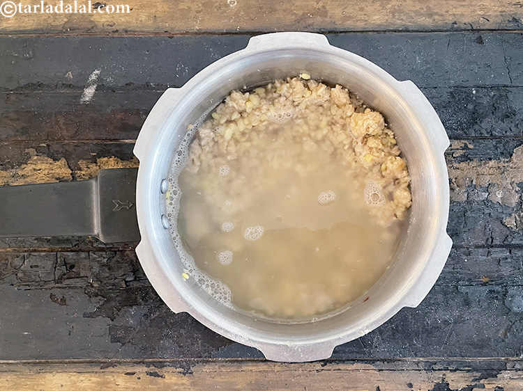 Step 34 – <meta charset="UTF-8" /> Add&nbsp;3&frac12; cups of hot water.