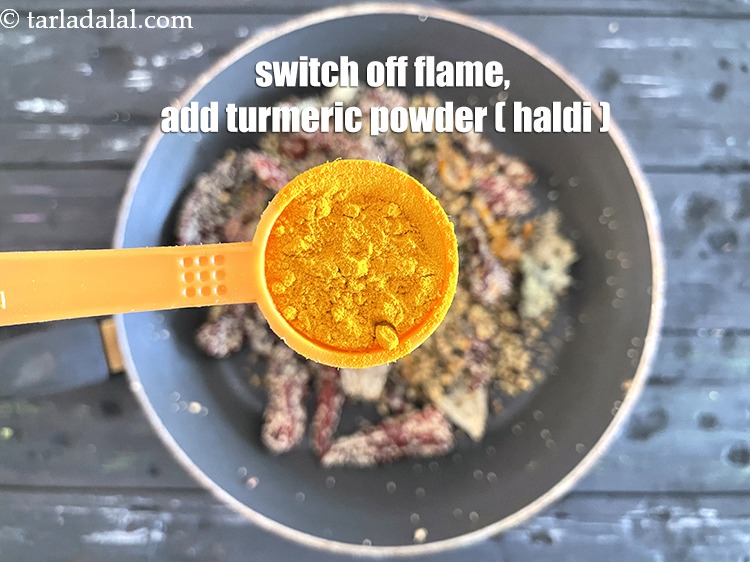 Step 22 – Switch off the flame, add 1 tsp turmeric powder.