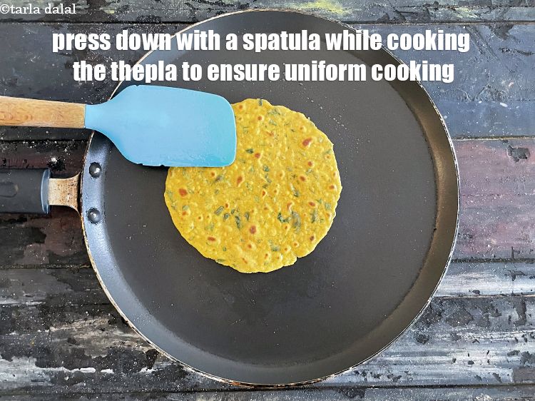 Step 22 – Press down with a spatula while cook the thepla to ensure uniform cooking.