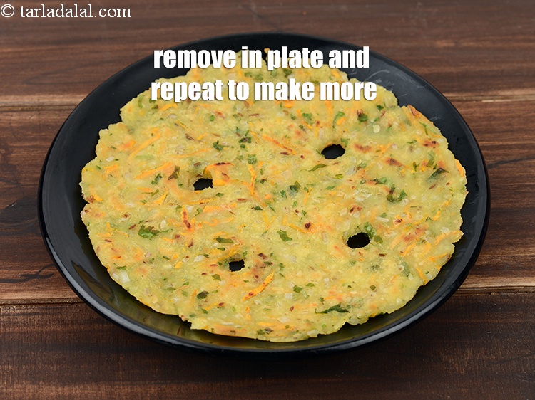 Step 21 – Remove it in the plate and similarly, repeat steps to make 5 more akki rotis.