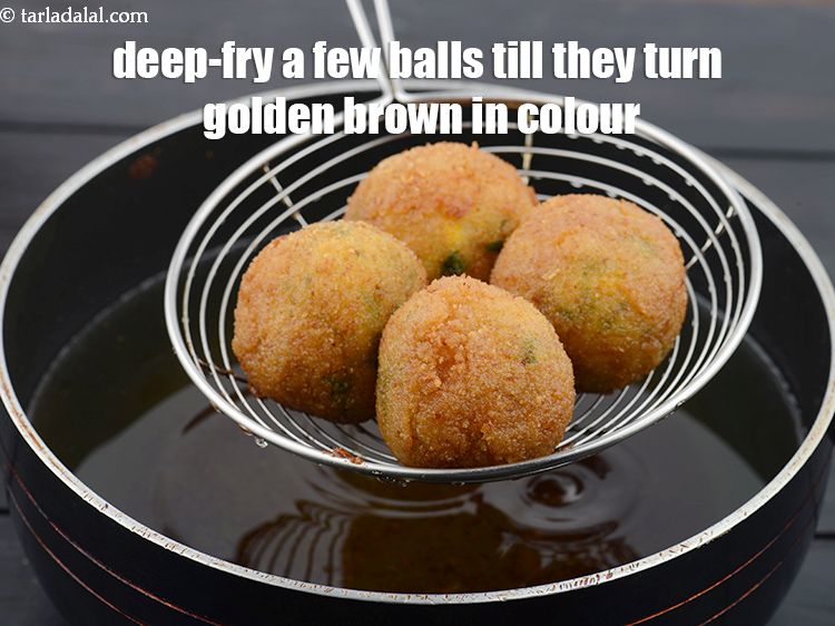 Step 23 – Deep-fry a few balls till they turn golden brown in colour from all the sides.&nbsp;