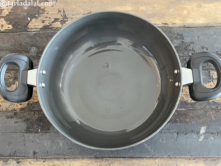 स्टेप 34 – <strong>बादशाह खिचड़ी</strong> के लिए आलू की सब्जी बनाने के लिए …