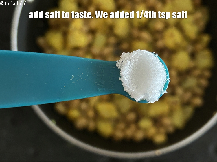 स्टेप 23 – स्वादानुसार नमक डालें। हमने 1/4 टी-स्पून नमक डाला है।