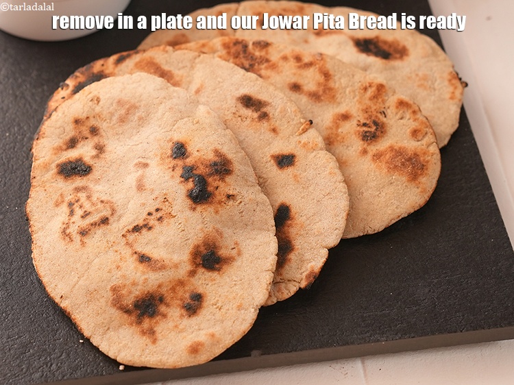 Step 24 – <meta charset="UTF-8" />Remove in a plate and our&nbsp;<strong>Jowar Pita Bread</strong>&nbsp;is ready!<br /> &nbsp;