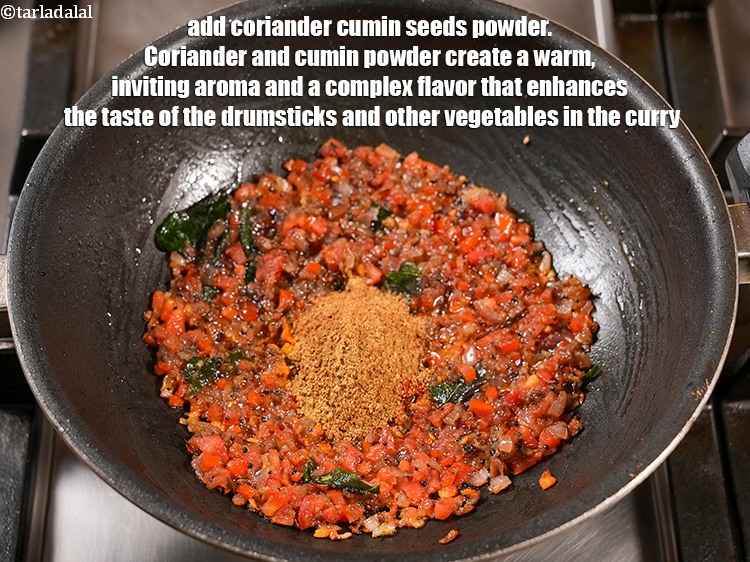 स्टेप 23 – 1 टी-स्पून धनिया और जीरा पाउडर डालें। धनिया और जीरा …